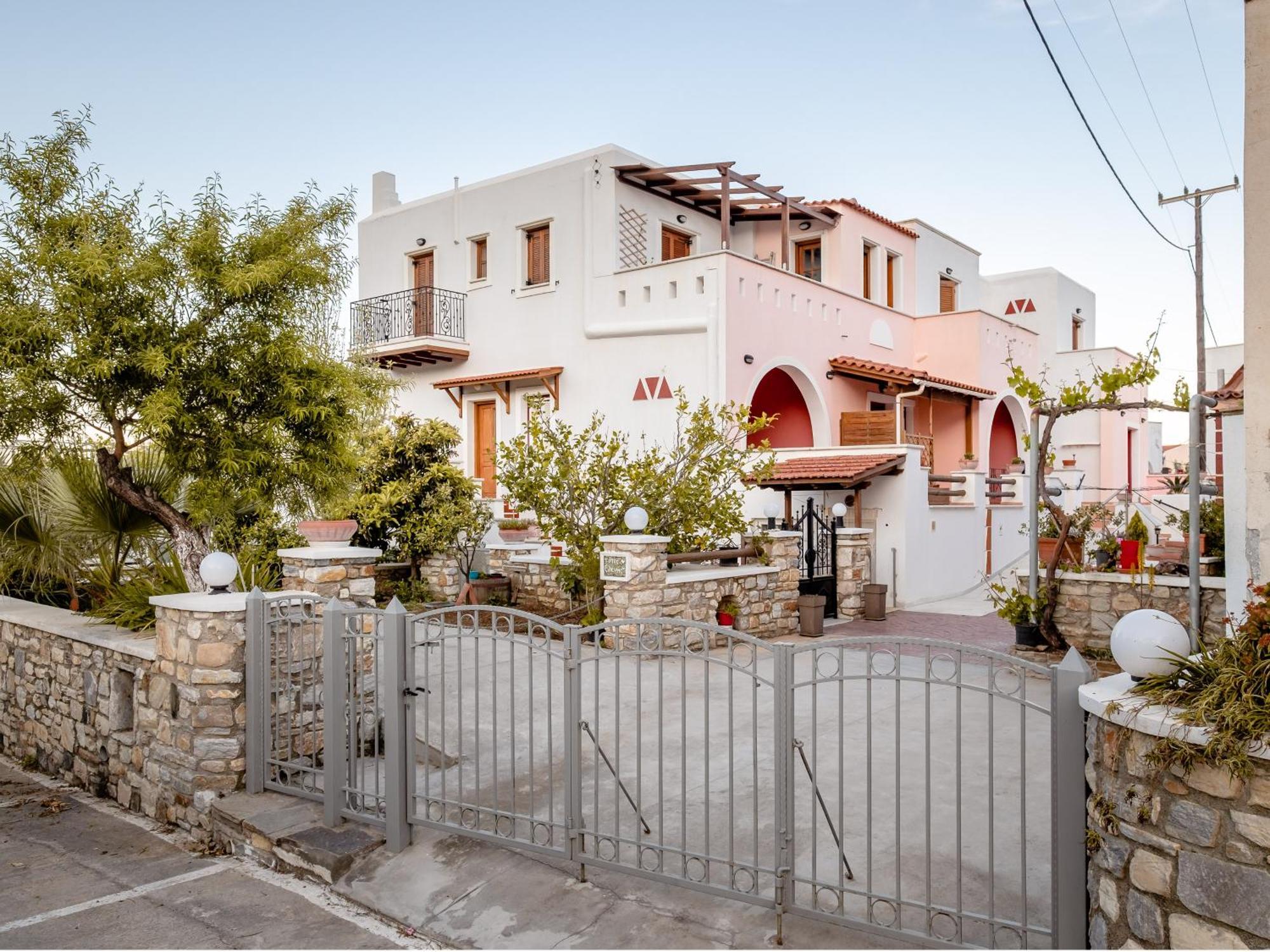 Cozy & Peaceful Apartment In Chalki Khalkion Exterior photo