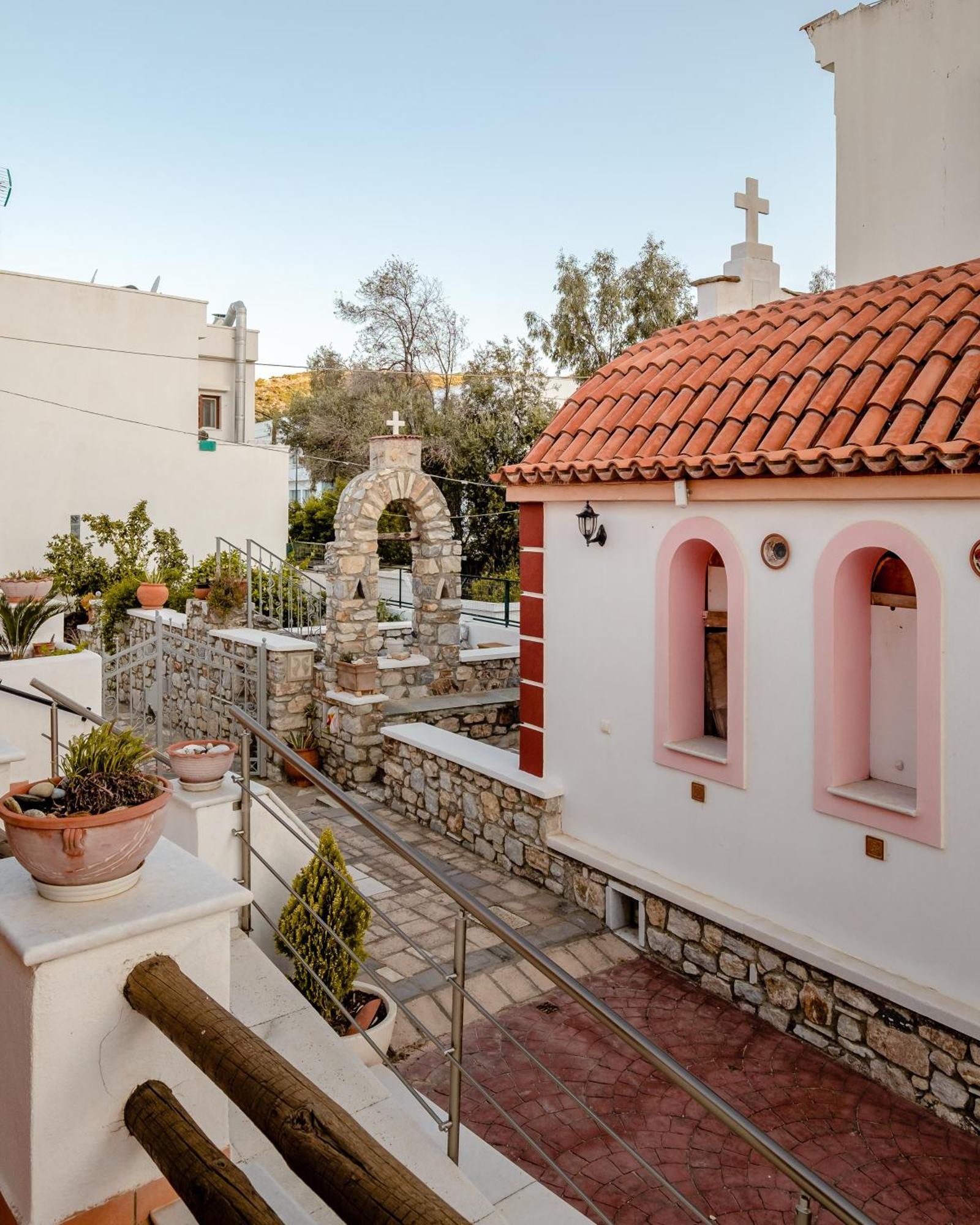 Cozy & Peaceful Apartment In Chalki Khalkion Exterior photo
