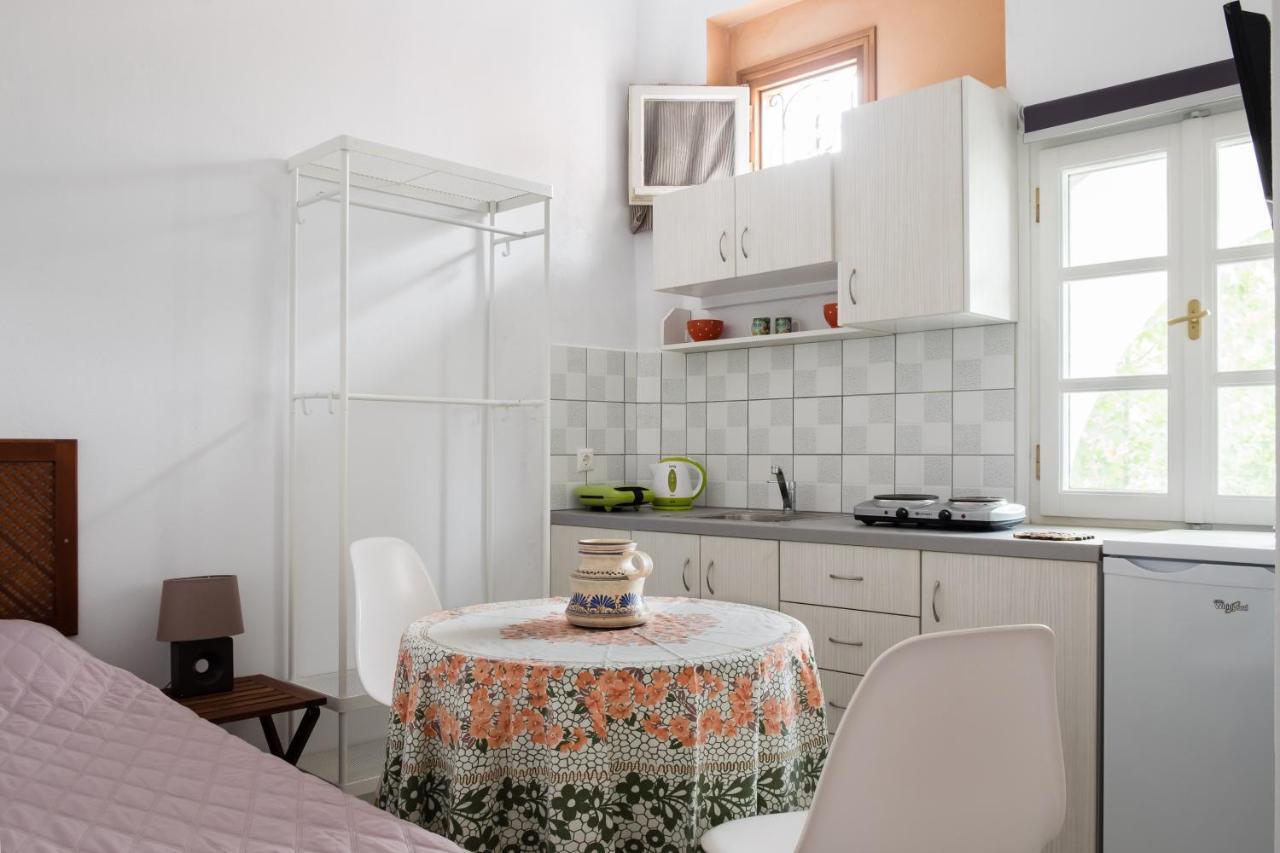 Cozy & Peaceful Apartment In Chalki Khalkion Exterior photo